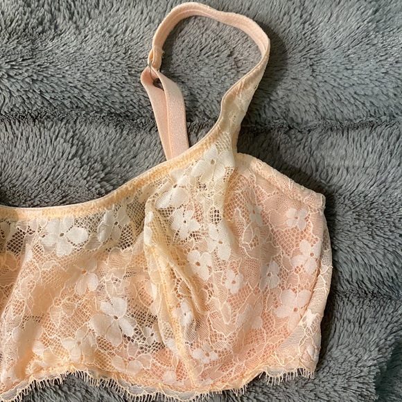 VS push up without the padding bra 🍑 - Picture 2 of 7